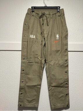 Men’s Nike Team 31 NBA Pants Neutral Olive Size M FQ3600-276